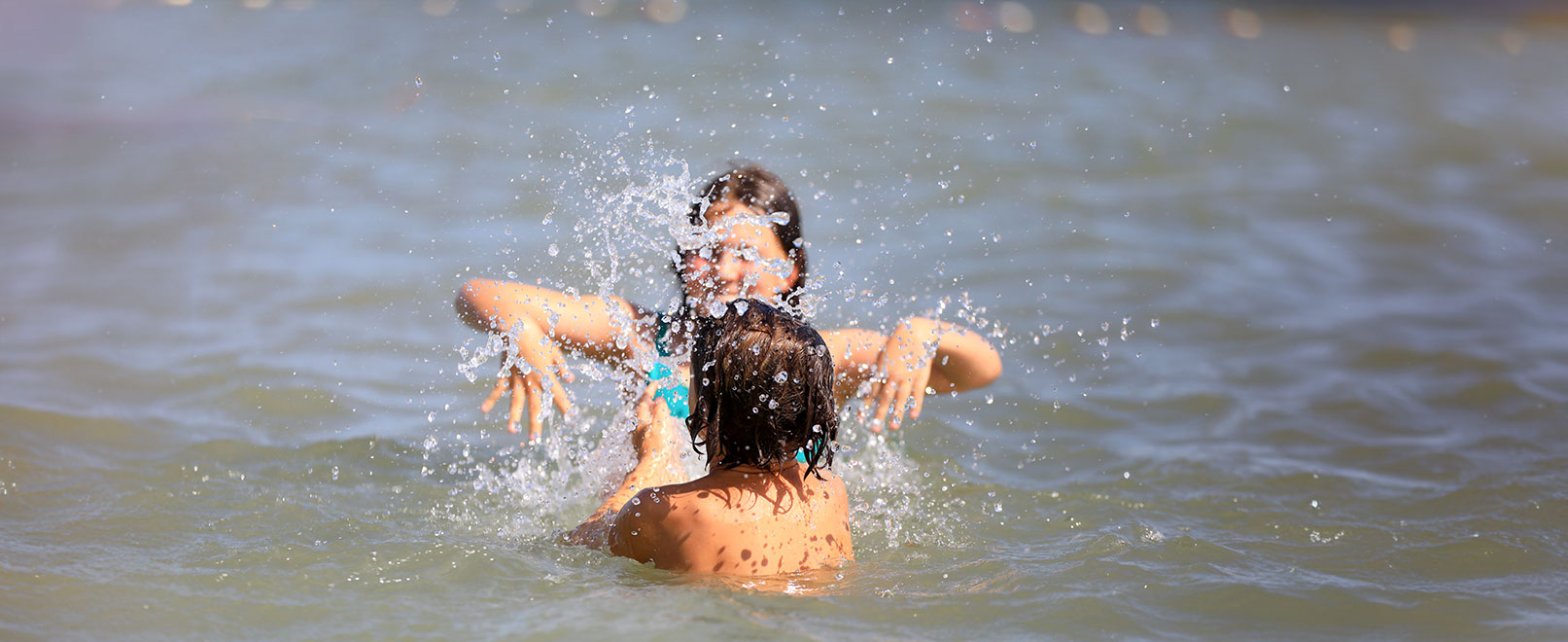 Swimming in Vaucluse © Hocquel